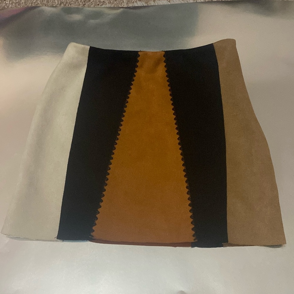 Skirt colors black cream color and brown.